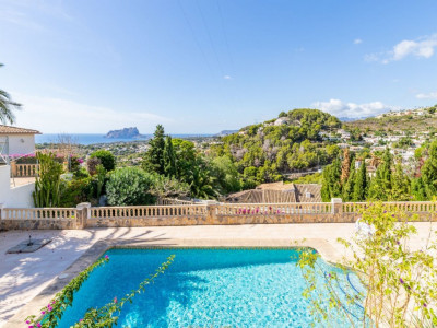 Mediterranean Villa with Sea Views & Private Pool in Moraira
