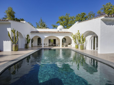 Villa Melrose – Eleganță Mediteraneană pe Prima Linie a Golfului Guadalmina