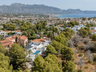 Contemporary luxury villa with private pool and Smart Home technology in El Albir