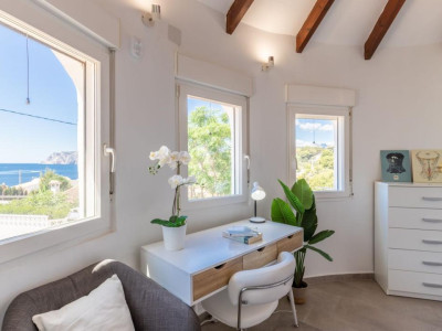 Mediterranean villa 150 m from the sea, with private pool and sea view