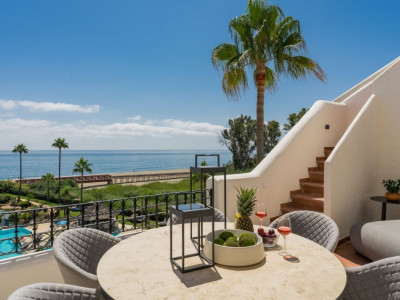 BEACHFRONT Penthouse Bahía del Velerín, Estepona