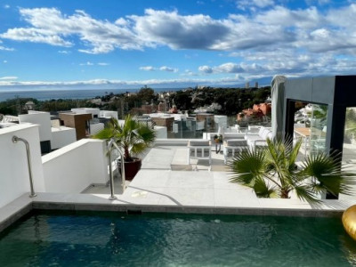 Duplex Penthouse cu Piscină Privată în Marbella East