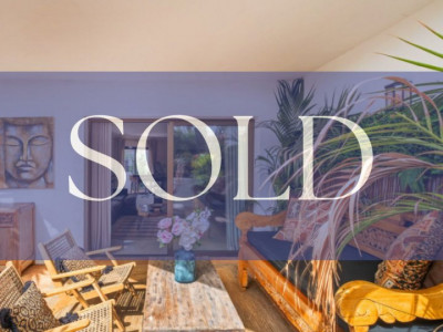 Beachfront apartment, recently renovated and with a tourist license in Elviria Beach