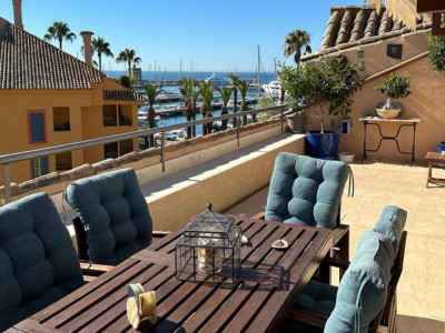 Penthouse exclusivist în Marina Sotogrande cu Vedere Panoramică